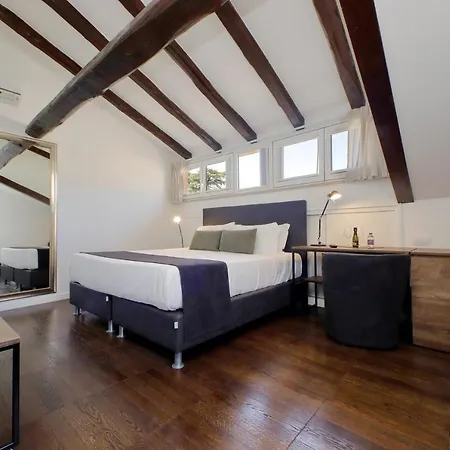 Youroom Corsini Apartment Rom